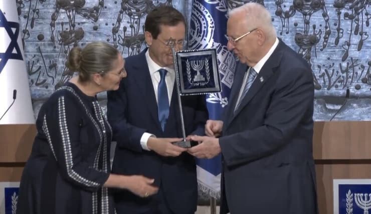 נשיא המדינה יצחק הרצוג נכנס לבית הנשיא