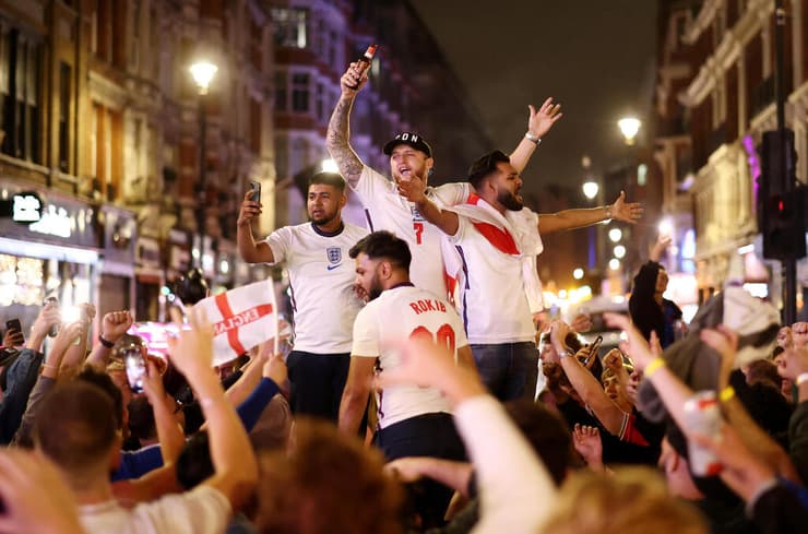 חגיגות אחרי ניצחון אנגליה בחצי הגמר יורו 2020 לונדון