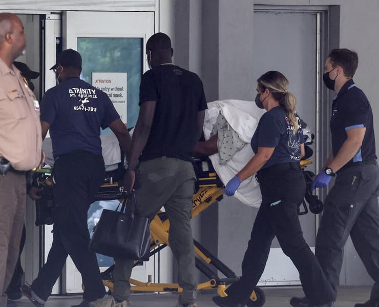 האיטי הגברת הראשונה מרטין מואיז מגיעה ל בית חולים ב מיאמי ארה"ב אחרי רצח בעלה הנשיא ז'ובנל מואיז