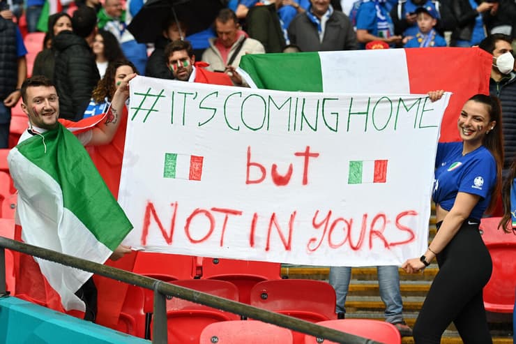 אוהדי נבחרת איטליה עוקצים את האנגלים עם השיר שלהם