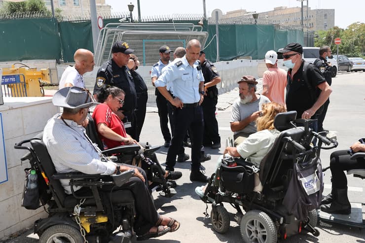 הפגנת נכים מול משרד ראש הממשלה בירושלים