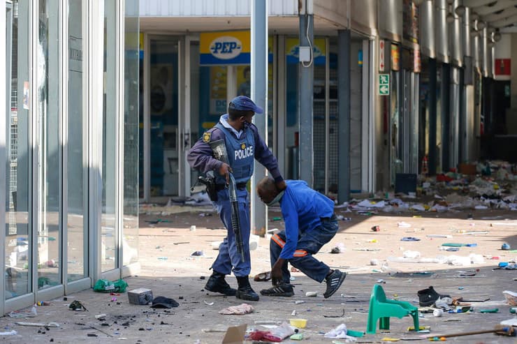 מעצרים במהומות בפרברי יוהנסבורג דרום אפריקה