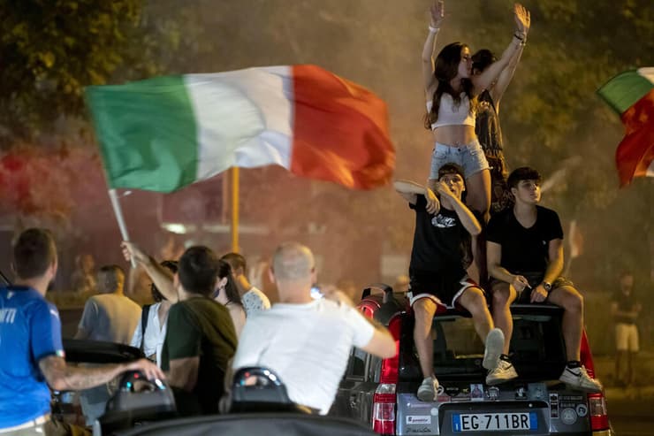 חגיגות ב רומא איטליה אחרי הזכייה ב יורו 2020 