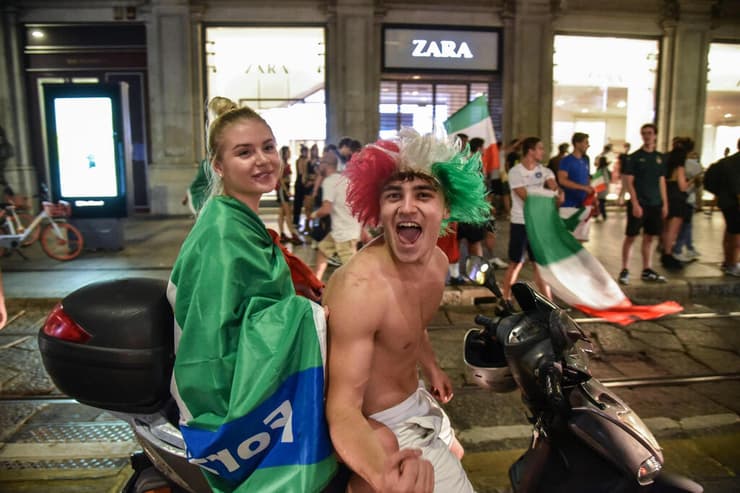 חגיגות ב מילאנו איטליה אחרי הזכייה ב יורו 2020