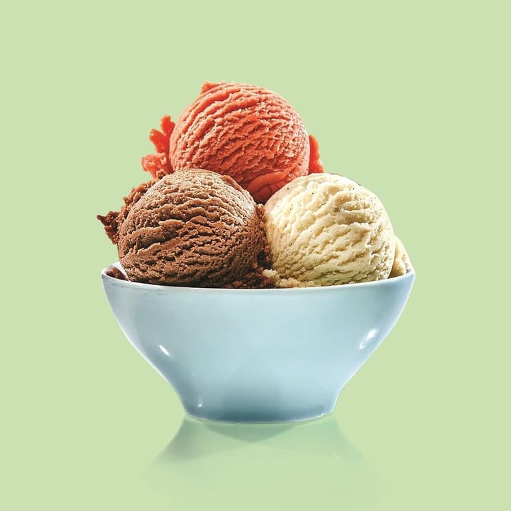 גלידה טעימה, דחוסה ועשירה בשומן. גלידת שמנת