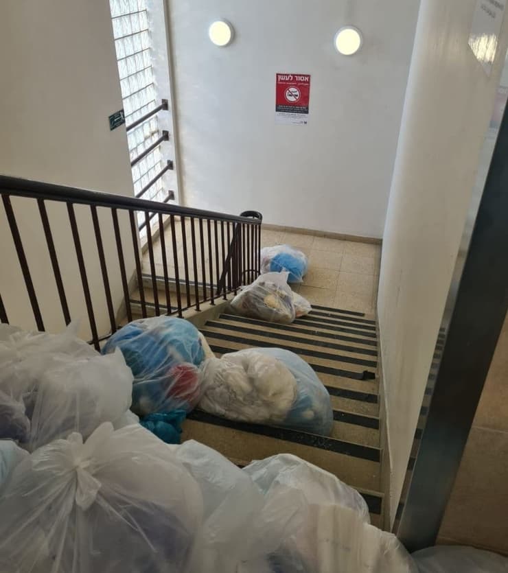 זבל נערם בבית חולים רמב"ם בעקבות השביתה