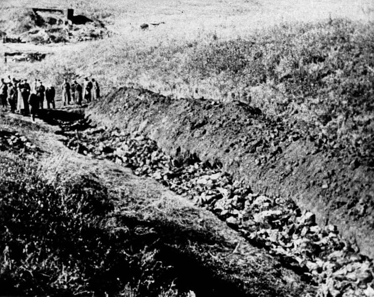 גילוי קבר האחים בבאבי יאר על ידי כוחות סובייטים בסוף המלחמה