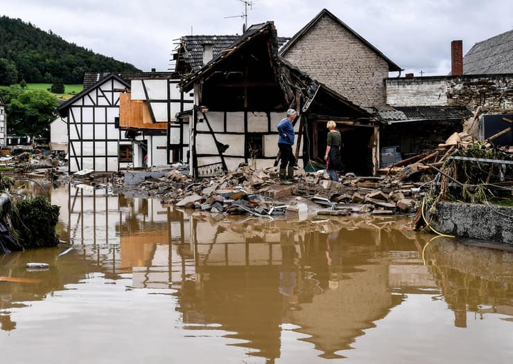 הרס בעקבות ההצפות בכפר הגרמני שולד  