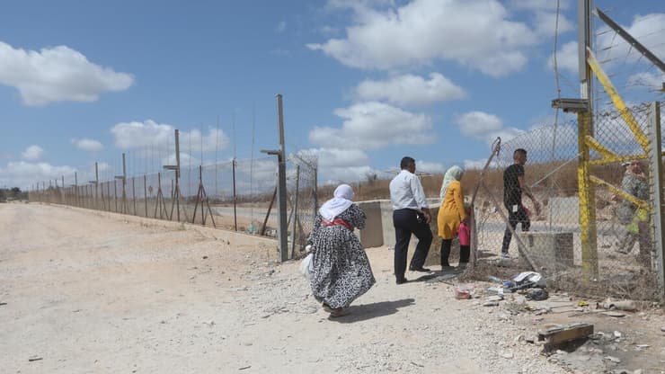פלסטינים עוברים לשטח ישראל סמוך לטול כרם לחג הקורבן