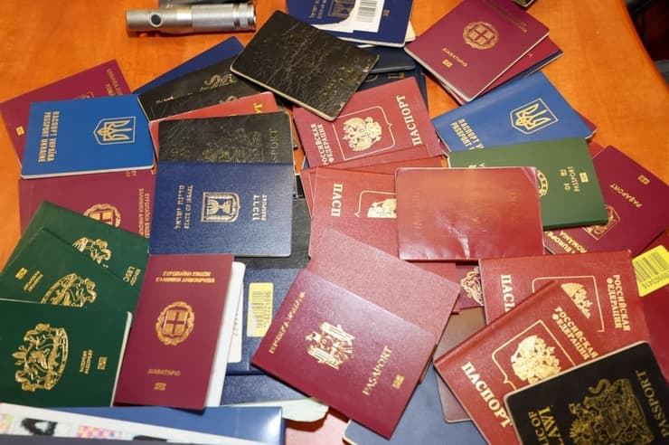 דרכונים שנתפסו במעברי הגבול השונים