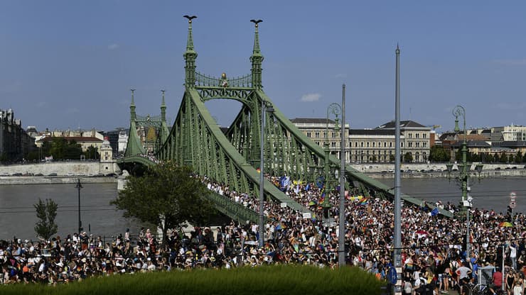 מצעד הגאווה בודפשט הונגריה 