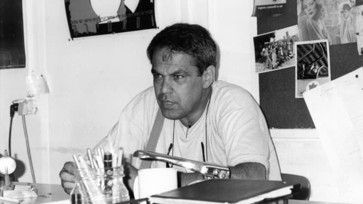 רוני דניאל במשרדו, 3.7.1989