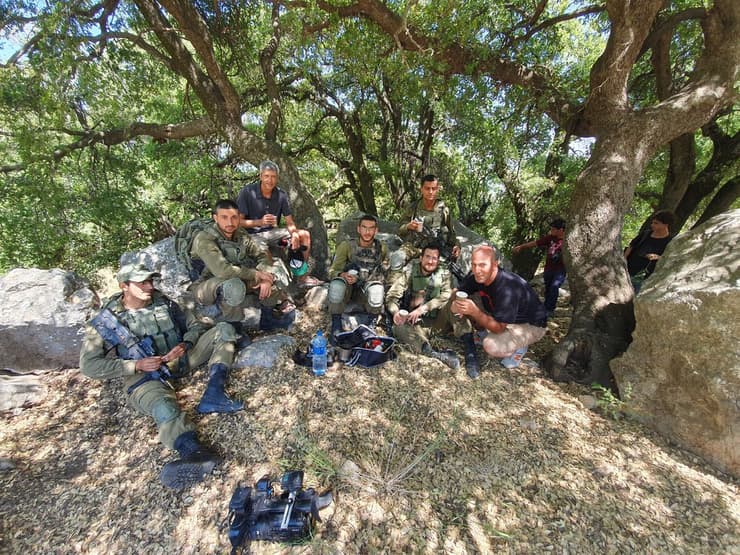 צוות הלוחמים וצלם ynet