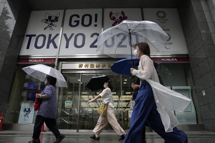 טוקיו יפן גשם מטרייה מטריות