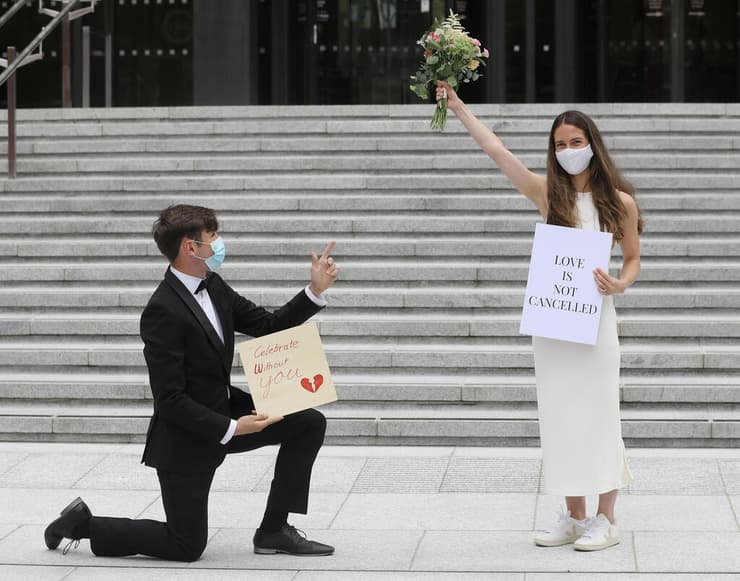 קורונה אירלנד מחאת כלות על מספר משתתפים ב חתונות