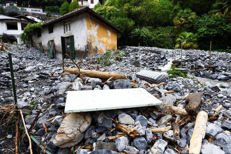 איטליה מזג אוויר סופות ברד מפולות בוץ שיטפונות אזור אגם קומו