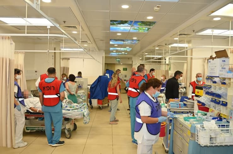 35 ילדים ונערים פונו למרכז הרפואי לגליל בנהריה עקב שאיפת אדי כלור בבריכה בכפר ורדים