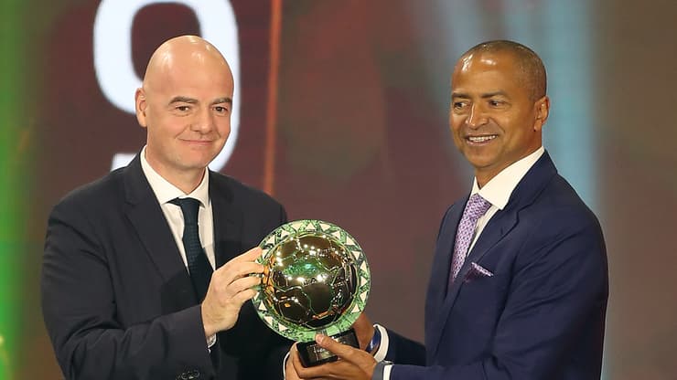 קטומבי מקבל את פרס בעל קבוצת הכדורגל המצטיין באפריקה 
