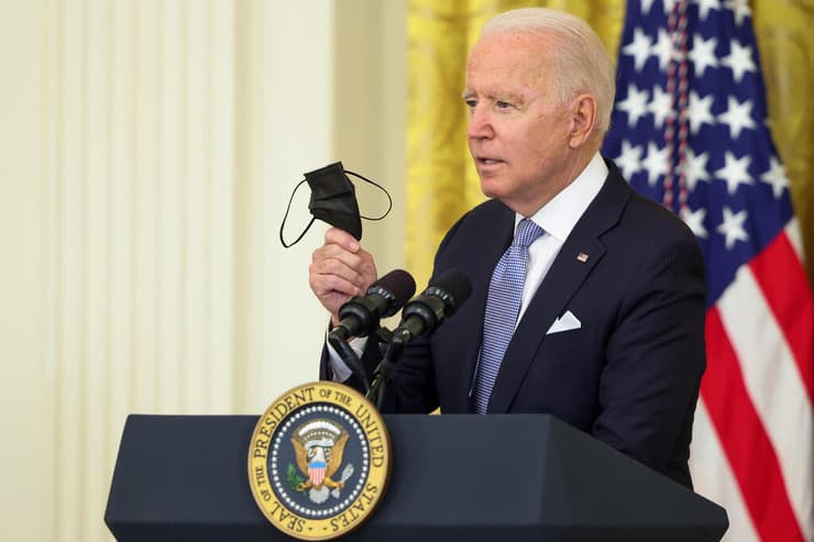 נשיא ארה"ב ג'ו ביידן מכריז בבית הלבן על הגבלות לעובדים פדרליים שלא קיבלו חיסון נגד קורונה