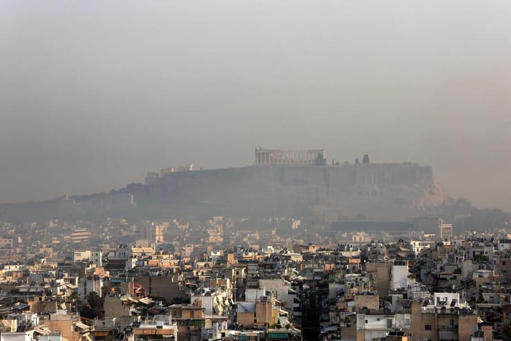 יוון אקרופוליס מאחורי מסך עשן שריפות וריבובי