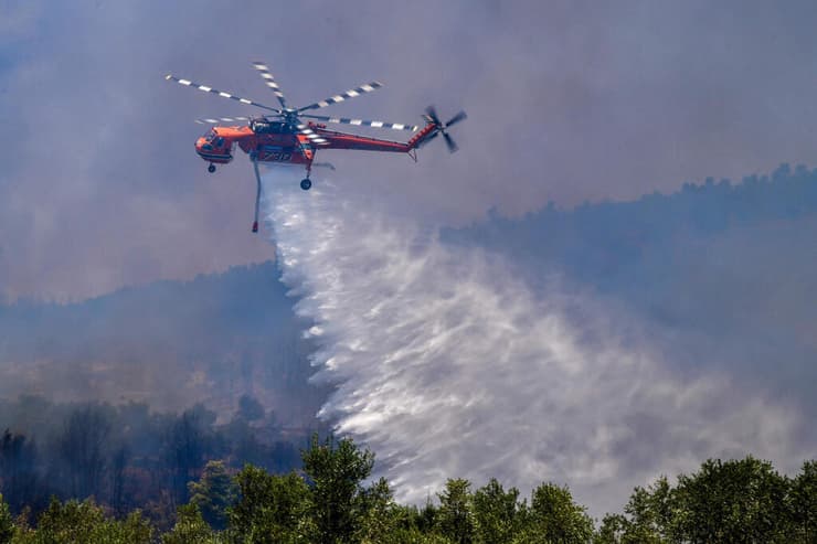 יוון שריפות שריפה אש ליד הכפר פלטנוס ליד העיר העתיקה אולימפיה