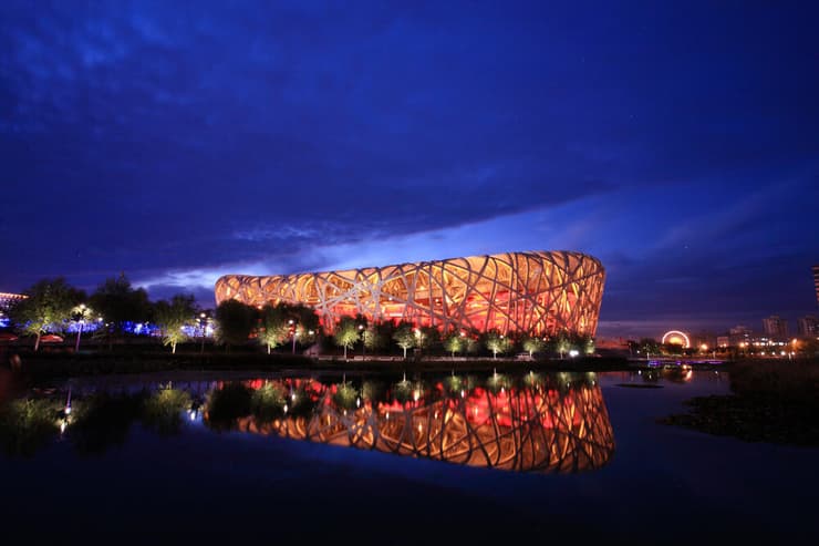 "קן הציפור": האצטדיון האדיר תוכנן בידי האדריכלים זוכי פרס הפריצקר ז'אק הרצוג ופייר דה מרון