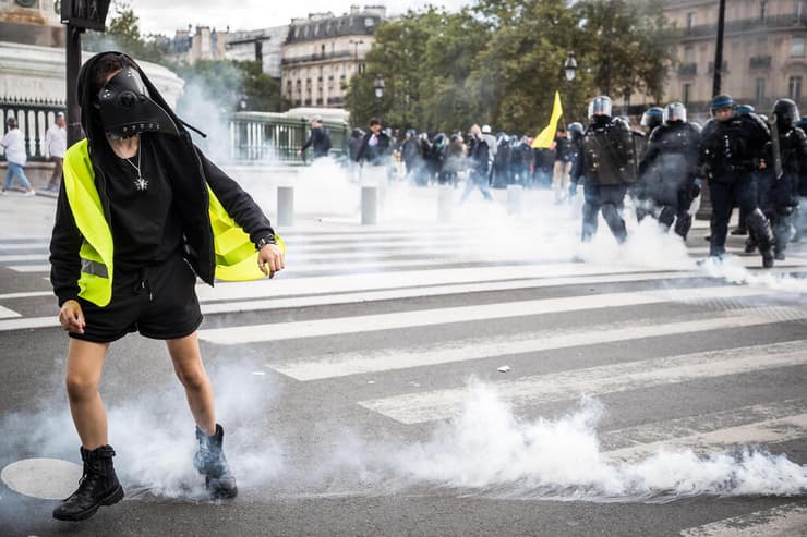 200 אלף יצאו לרחובות. בעימותים בין מפגינים לשוטרים בפריז 