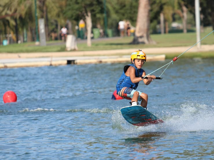 פעילויות בריאות למשפחה באוגוסט  סקי מים