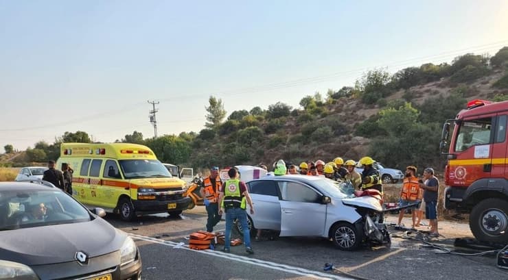 זירת תאונת הדרכים בה נהרג ילד כבן 10 בכביש 38 סמוך לגבעת ישעיהו