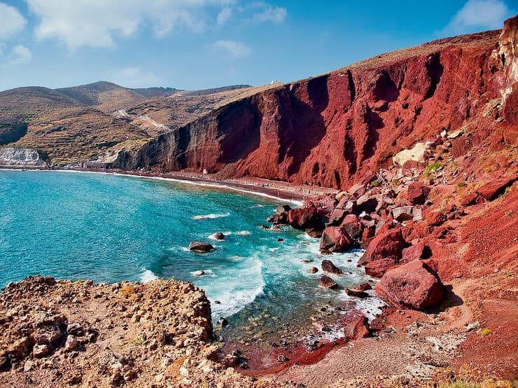 אחד החופים באי (צילום: Shutterstock) חוף קוקיני פאראליה, סנטוריני, יוון