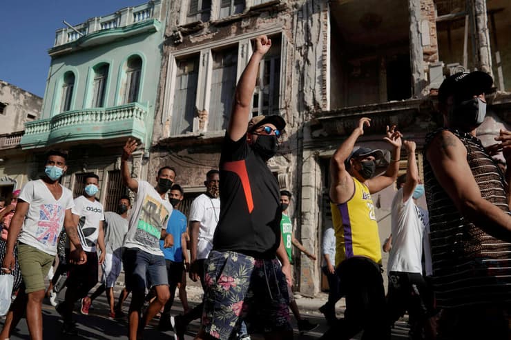 מפגינים נגד המשטר בקובה