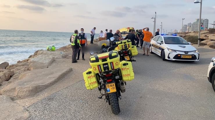 גבר בן 25 טבע למוות בחוף צ'ארלס קלור בתל אביב