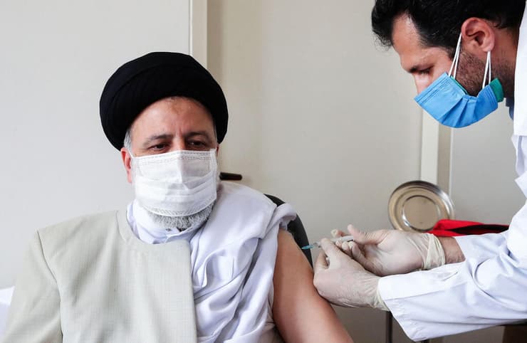 איברהים ראיסי נשיא איראן מקבל חיסון ל קורונה