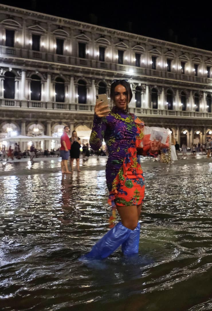 הצפה בקיץ ב כיכר סן מרקו ב ונציה איטליה