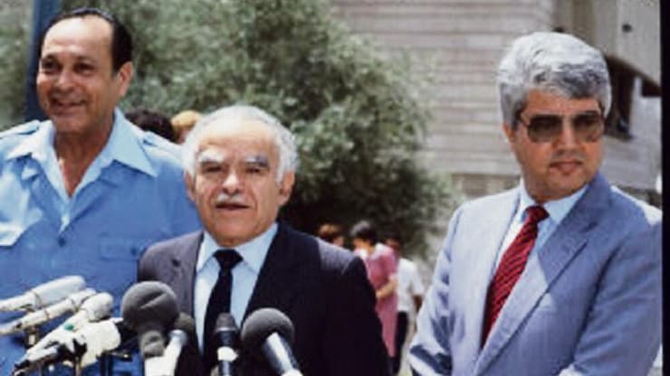 רה"מ יצחק שמיר עם השרים דוד לוי ויצחק מודעי, 1984