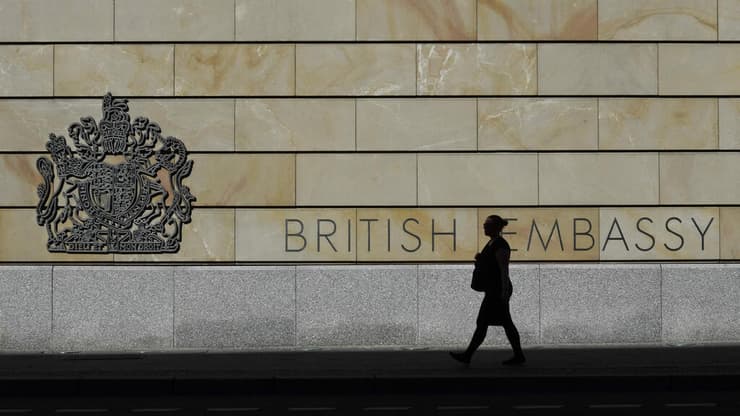 גרמניה ברלין שגרירות בריטניה פרשת ריגול מרגל נעצר