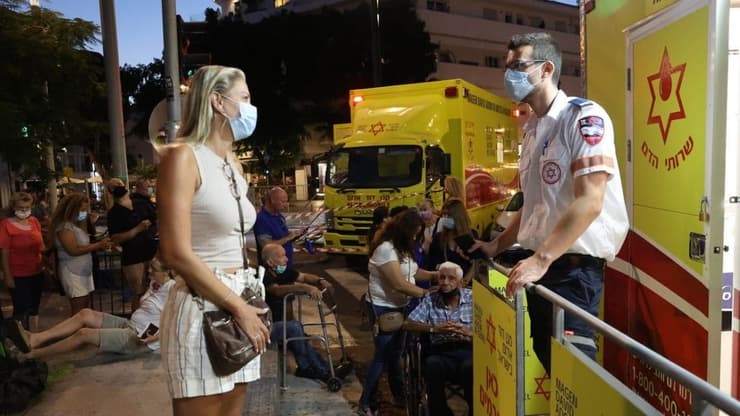 מבצע חיסונים של מד"א ועיריית תל אביב בכיכר דיזנגוף