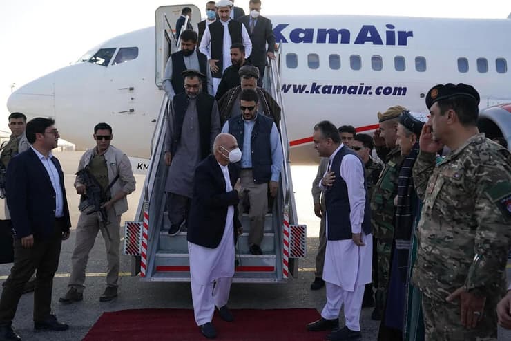 נשיא אפגניסטן אשרף ראני מבקר בעיר מזאר-אי-שריף שלושה ימים לפני שנכבשה