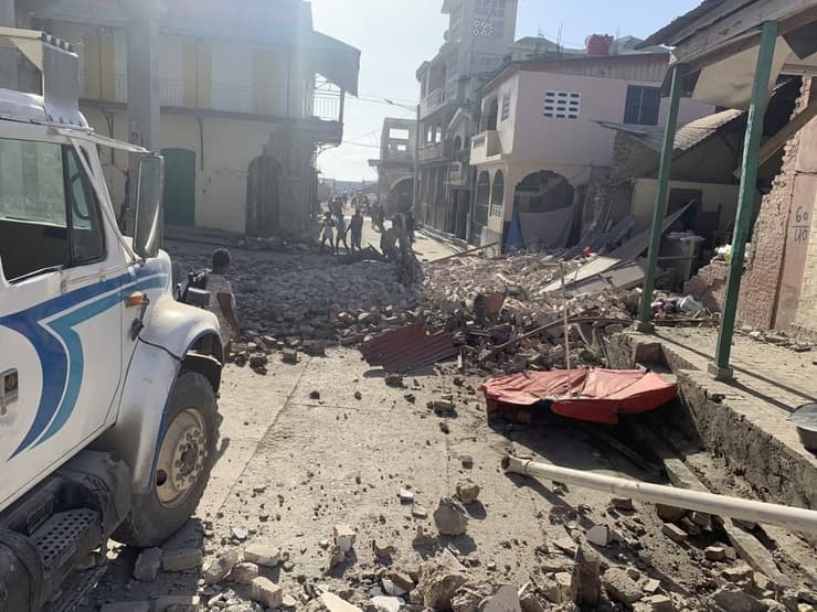 תיעוד הריסות נזק אחרי רעידת אדמה ב האיטי