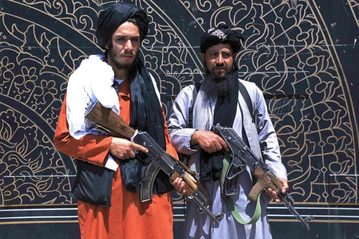 אנשי טליבאן בעיר הכבושה הראת אפגניסטן