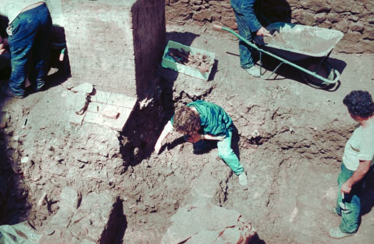 החפירות באזור רומא בשנות ה-90'