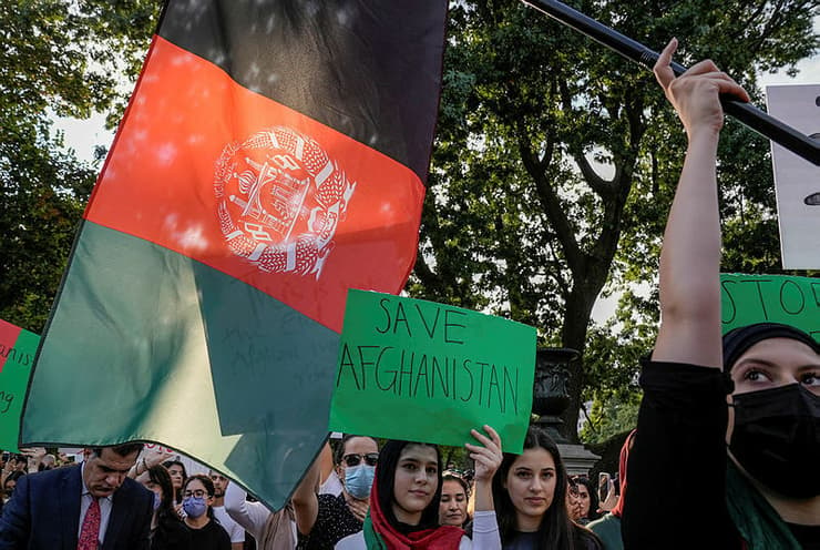ארה"ב וושינגטון מפגינים למען אפגניסטן ליד הבית הלבן אחרי השתלטות ה טליבאן