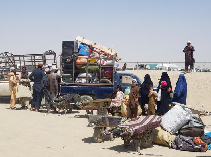 אזרחים מ אפגניסטן את ה גבול ל פקיסטן 