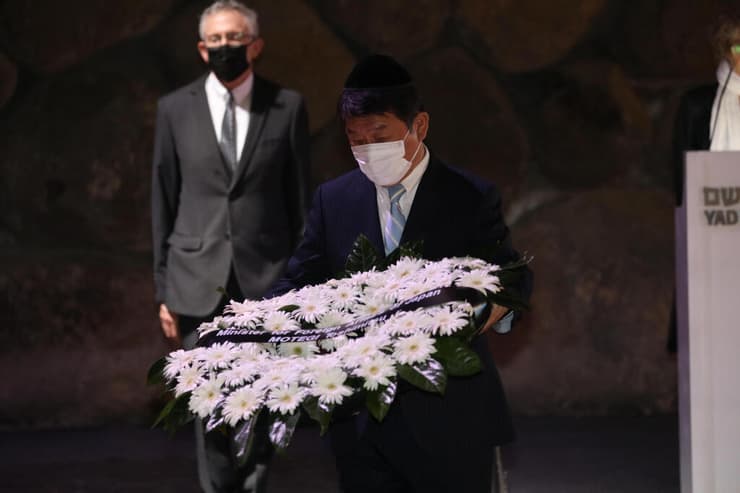 שר החוץ היפני ביד ושם