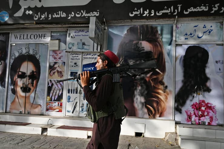 אפגניסטן קאבול עליית ה טליבאן פני נשים ש הושחרו חנויות