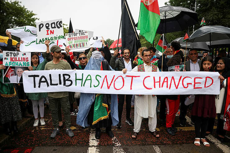 אפגניסטן טליבאן הפגנה למען אפגנים ב לונדון עם כתובת הטליבאן לא השתנה