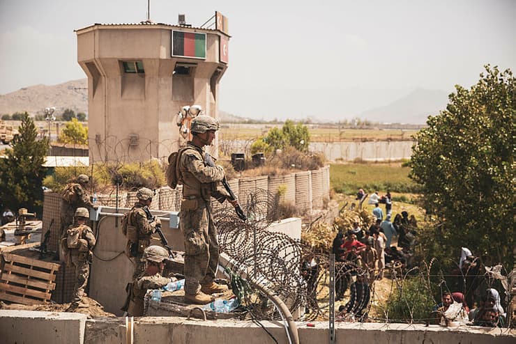 אפגניסטן טליבאן צבא ארה"ב מאבטח נמל תעופה קאבול פינוי חילוץ