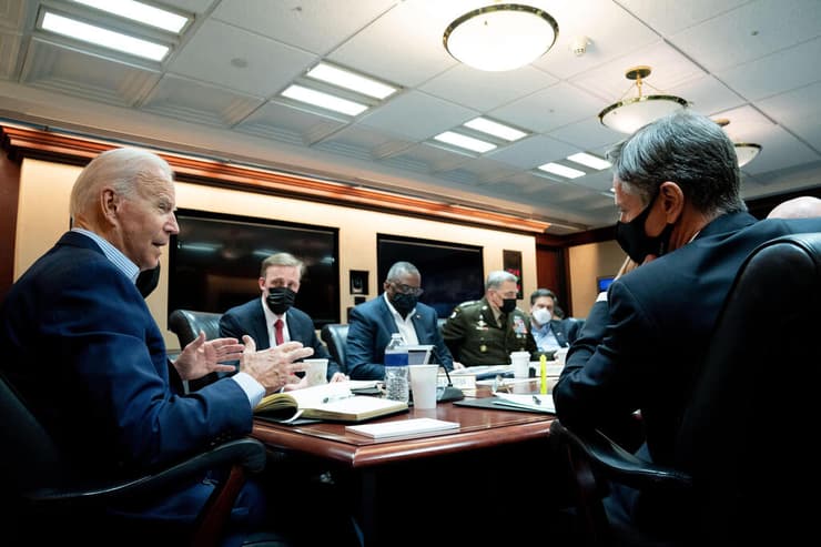 אפגניסטן השתלטות ה טליבאן נשיא ארה"ב ג'ו ביידן ב ישיבה עם הצוות שלו לביטחון לאומי