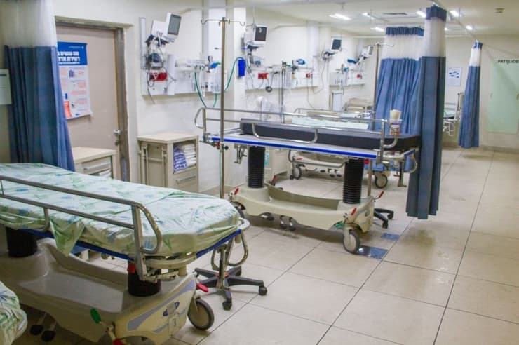 שביתה בבית החולים לניאדו במחאה על היעדר תקצוב לבתי החולים הציבוריים