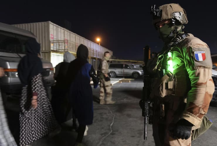 חיילים של צרפת ב נמל התעופה ב קאבול אפגניסטן